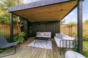 Rear Garden Snug- click for photo gallery